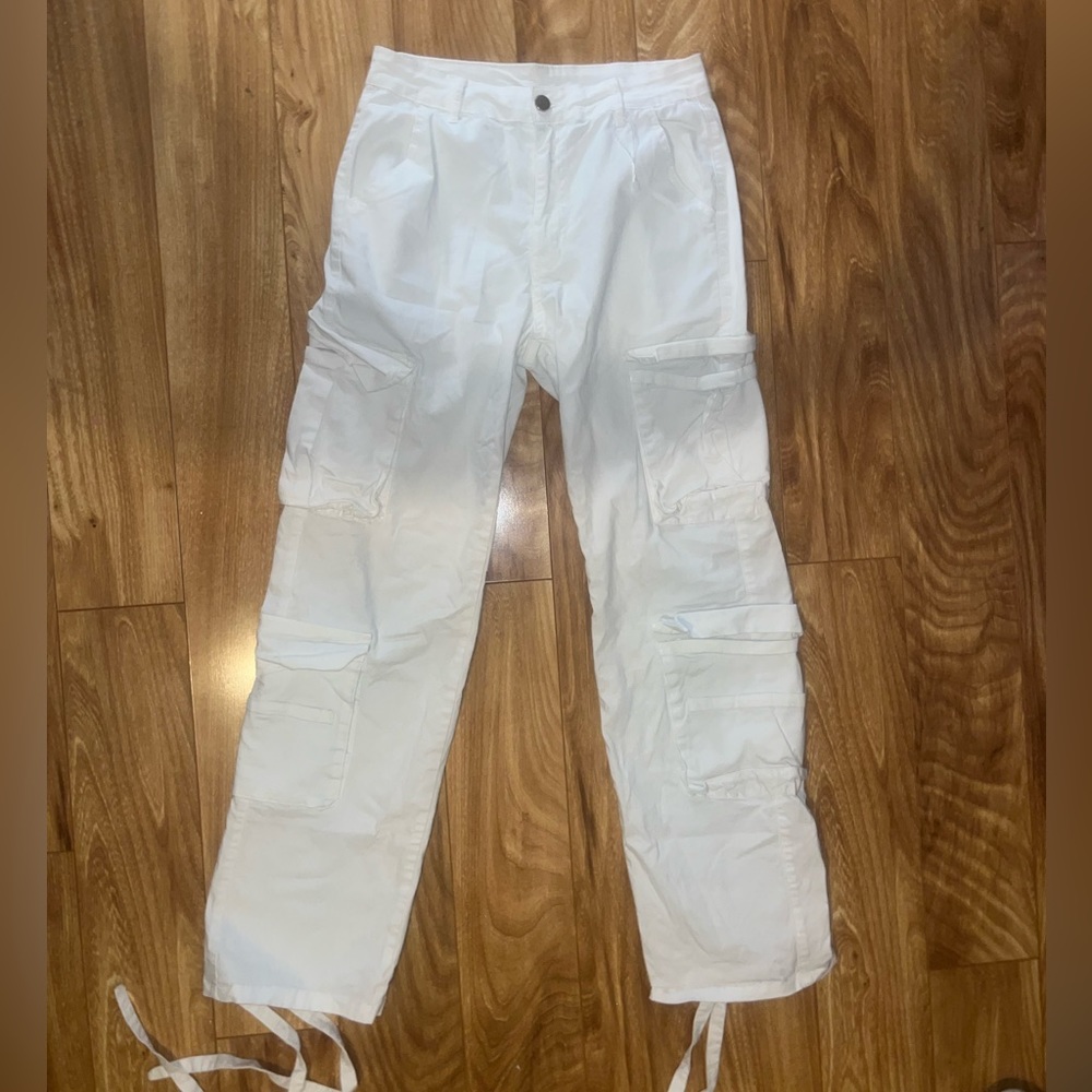 WHITE CARGOS